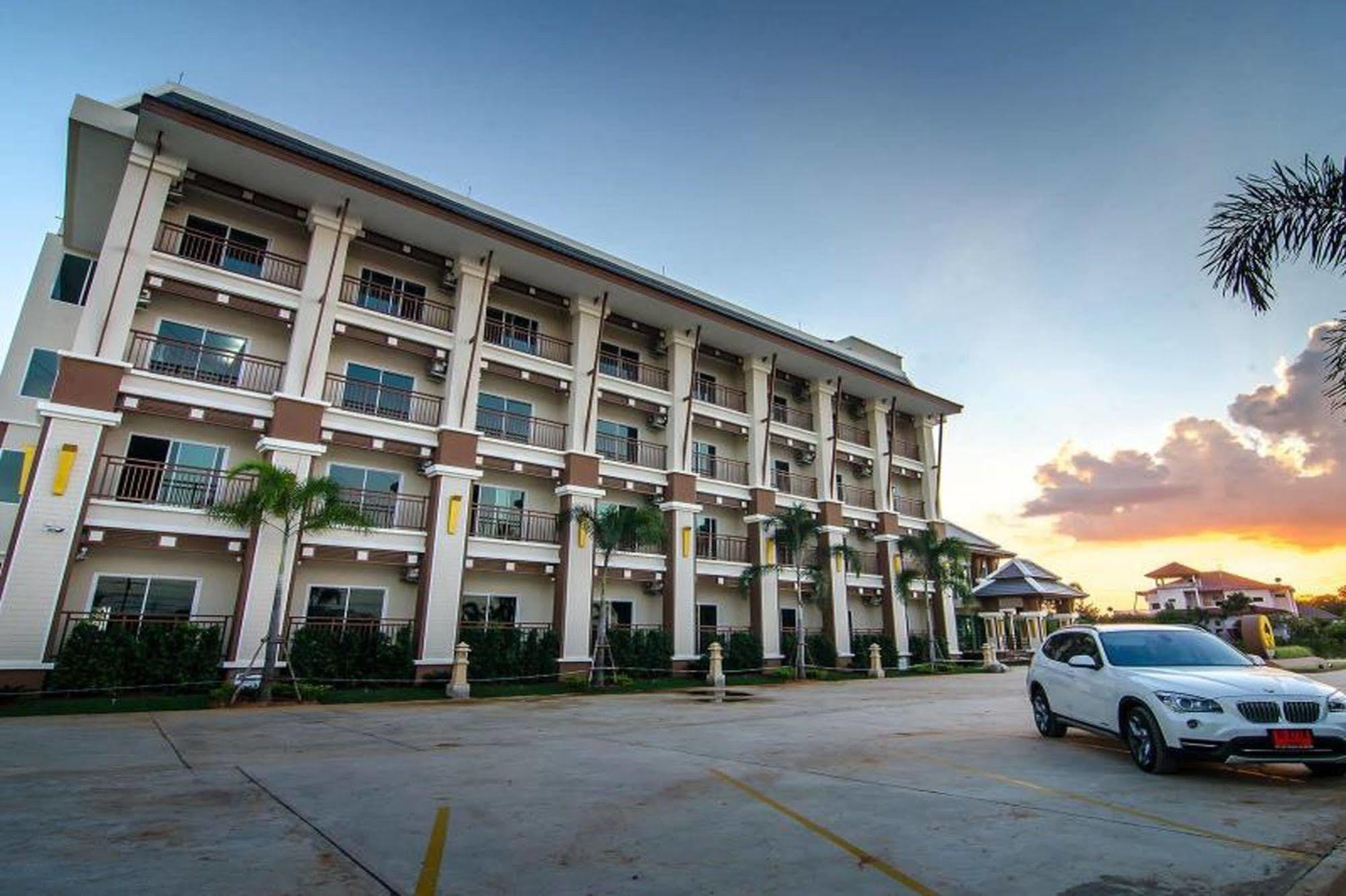 The Lake Hotel Хон Каен Экстерьер фото